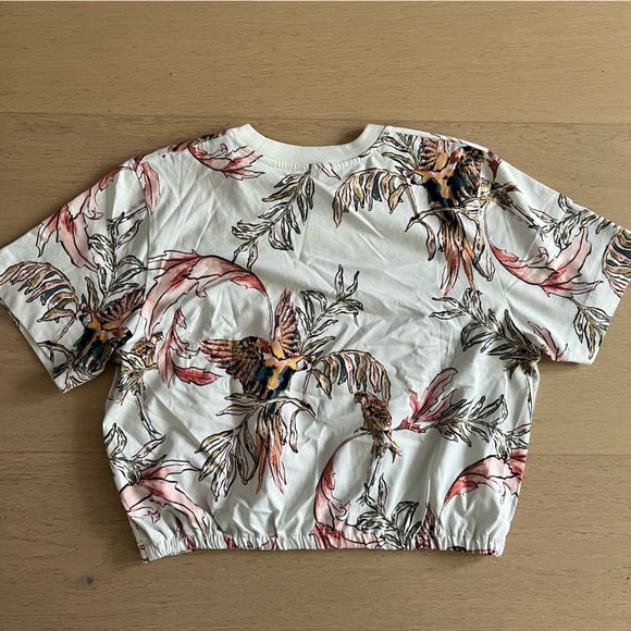 Wilfred Aritzia NWOT tropical print cropped T-shirt - size large - Picture 3 of 3